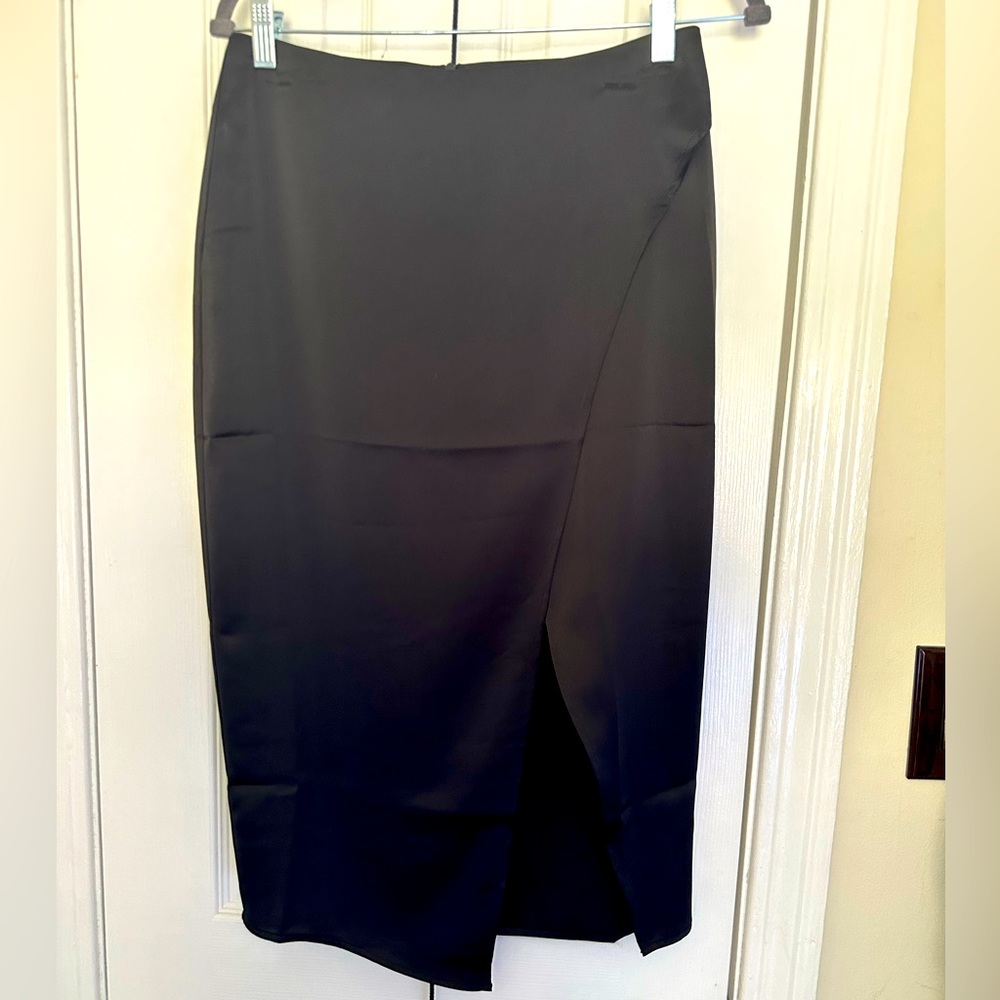 Black skirt size M.
